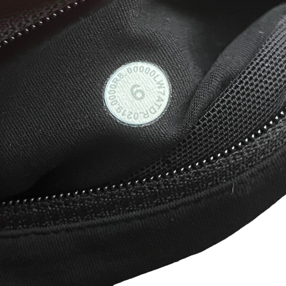 Lululemon Speed Up Short *2.5"
Heather Lux Multi Black / Black
Size 6 - Picture 5 of 7